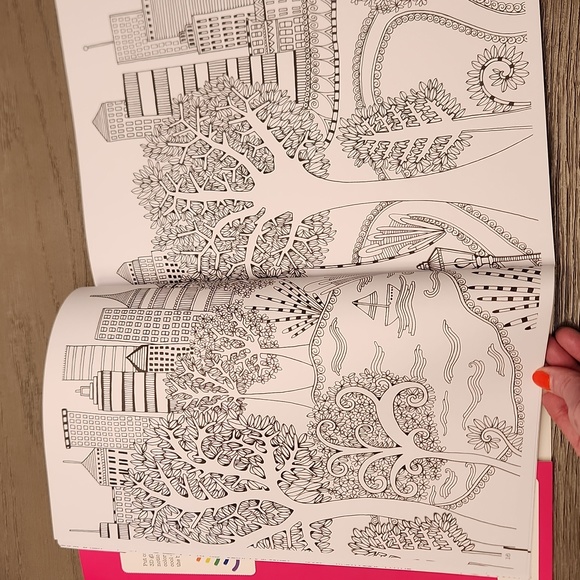 3D Coloring Cities adult coloring book - Picture 4 of 6